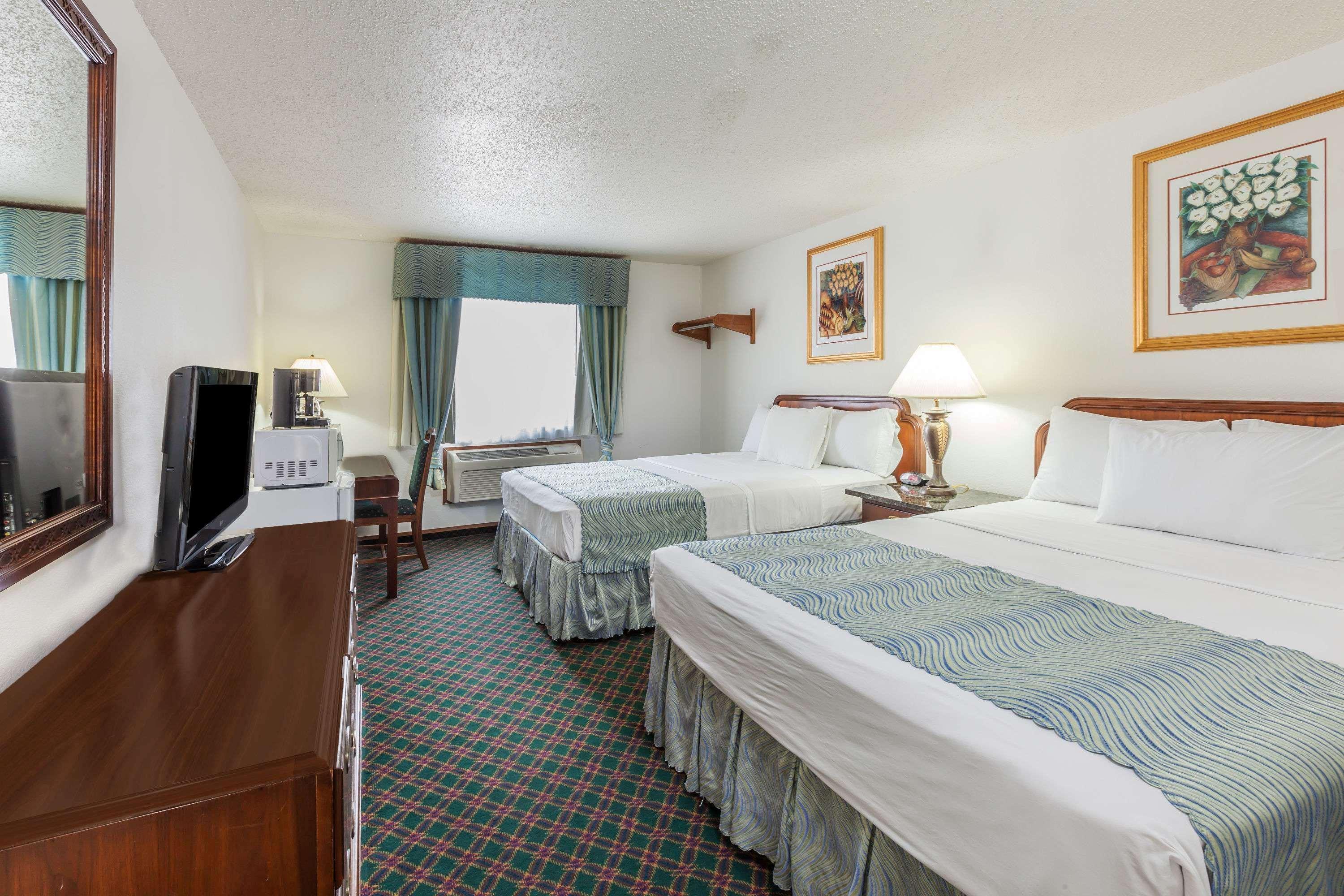 Super 8 By Wyndham Irving Dfw Airport/South Hotel Exterior photo