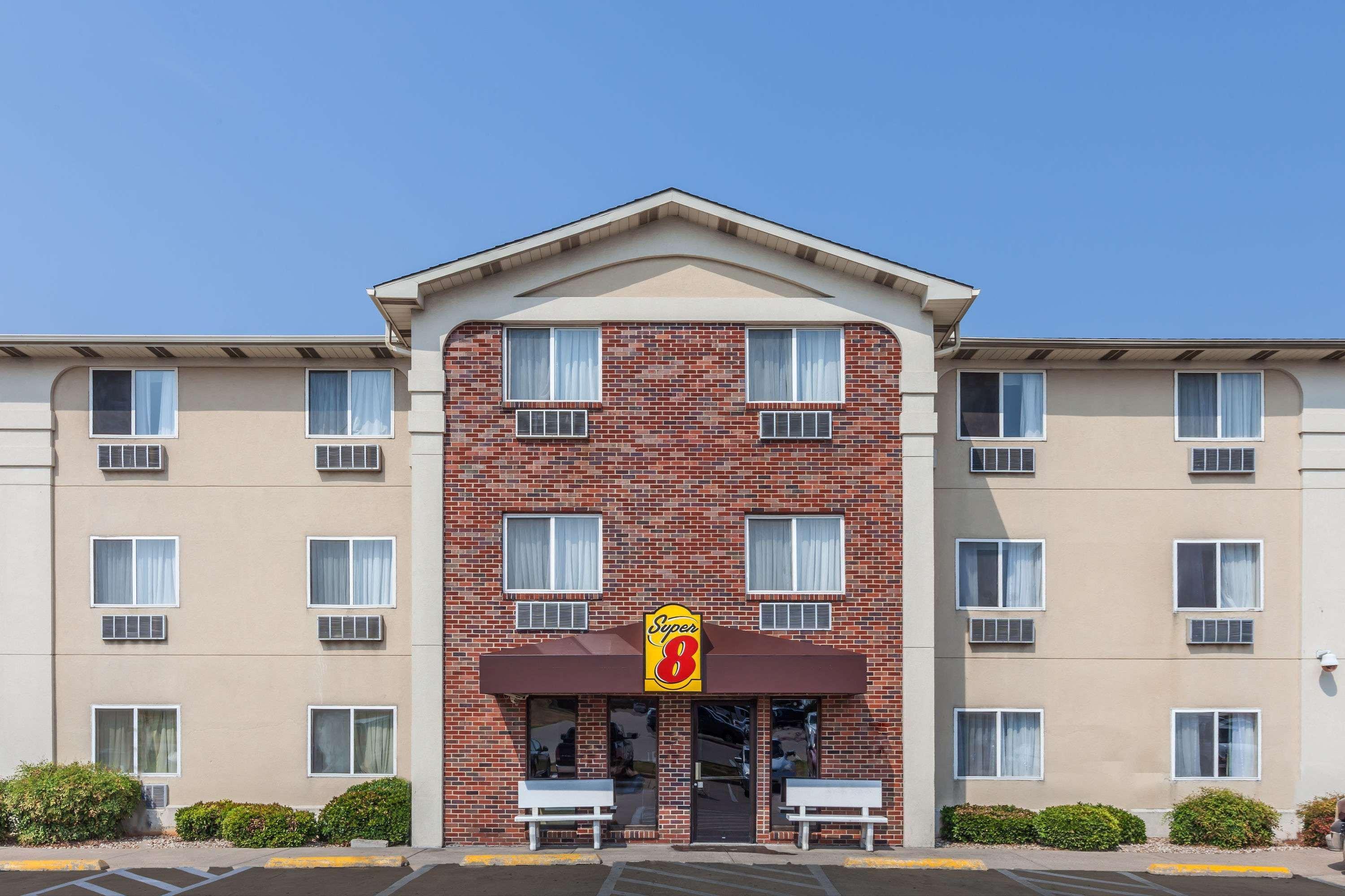 Super 8 By Wyndham Irving Dfw Airport/South Hotel Exterior photo